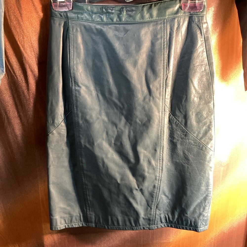 Vintage 80’s teal leather skirt suit. Classic hug shoulders waist detail size M - Picture 2 of 9